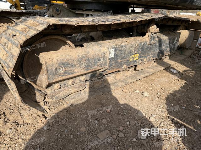 單側(cè)履帶整體(整機外觀) 單側(cè)履帶整體(整機外觀)