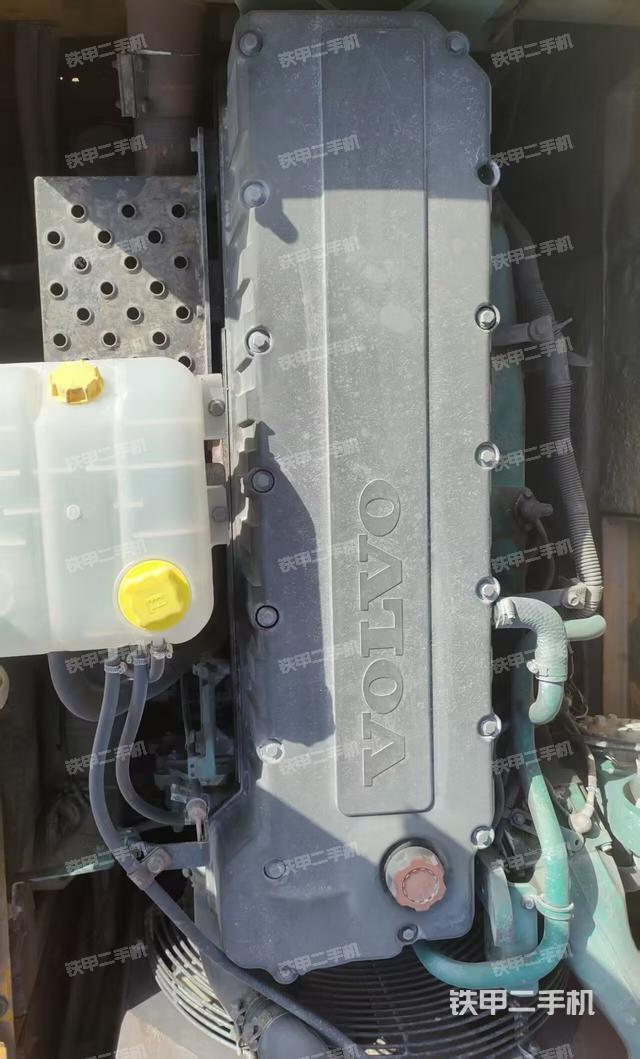 發(fā)動(dòng)機(jī)整體俯視(整機(jī)外觀(guān)) 發(fā)動(dòng)機(jī)整體俯視(整機(jī)外觀(guān))