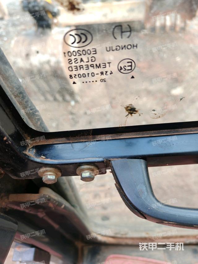 左后方玻璃角標(biāo)（駕駛室部分）