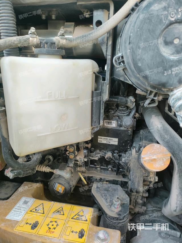 發(fā)動(dòng)機(jī)室（上車(chē)部件）