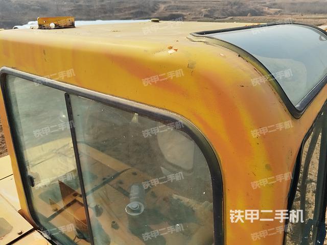 驾驶室顶部（整机外观）