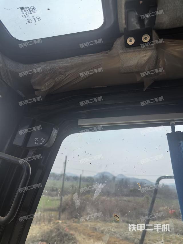 駕駛室整體(整機(jī)外觀) 駕駛室整體(整機(jī)外觀)