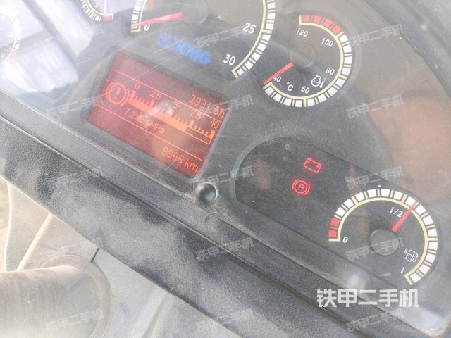 儀表盤全景（壓路機駕駛室）