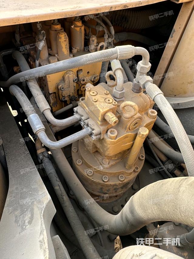 回轉(zhuǎn)馬達(dá)和主控閥（整機(jī)外觀）