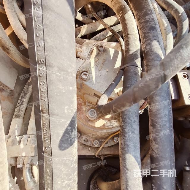 回轉(zhuǎn)馬達和主控閥（整機外觀）