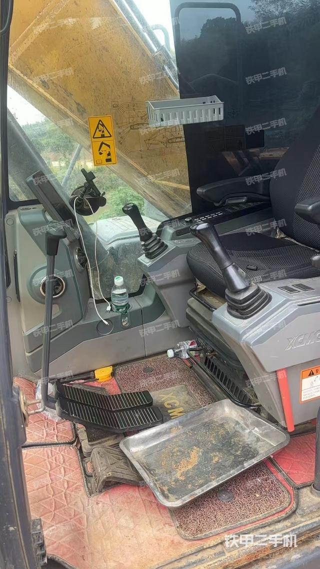 駕駛室整體（整機(jī)外觀）