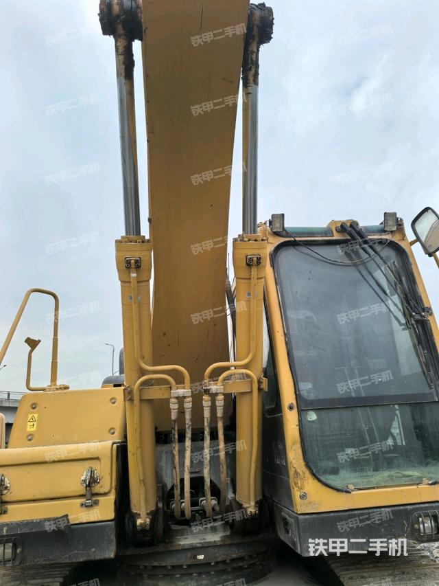 大臂油缸整體?豎拍（工作和回轉(zhuǎn)裝置）