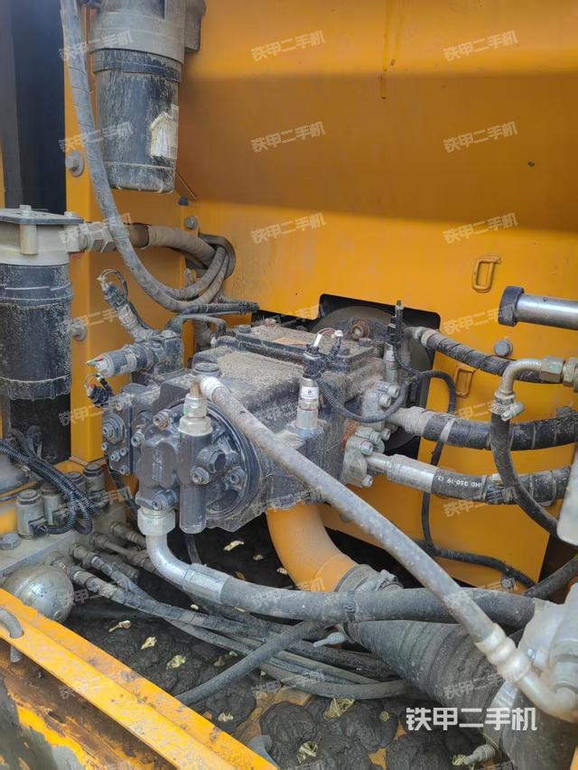 液壓泵艙室正面整體（整機(jī)外觀）