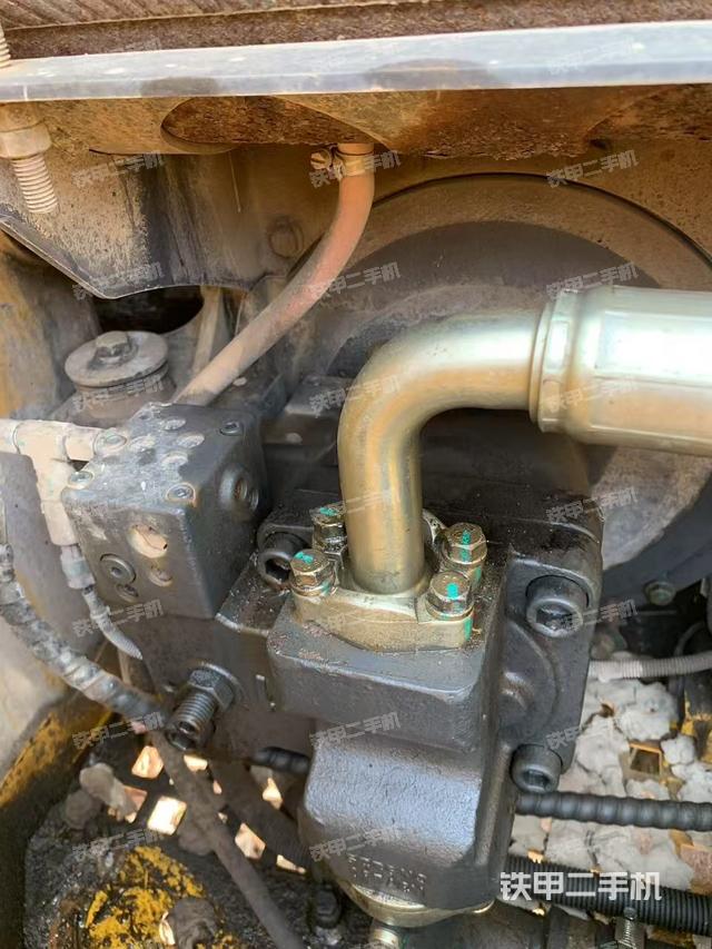液壓泵艙室正面整體(整機(jī)外觀) 液壓泵艙室正面整體(整機(jī)外觀)