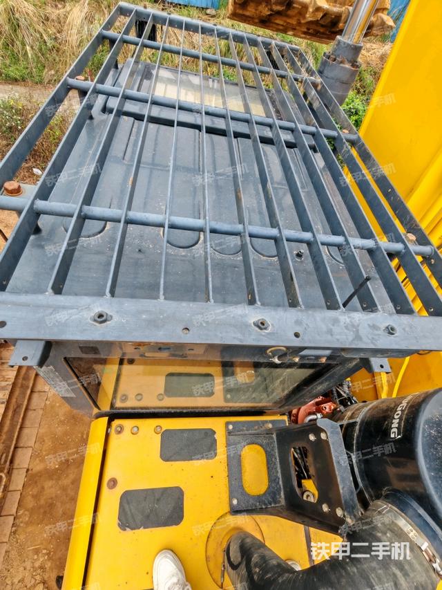 駕駛室頂部（整機外觀）