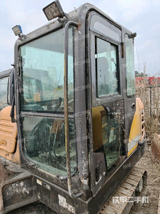 ?駕駛室正側(cè)（駕駛室部分）