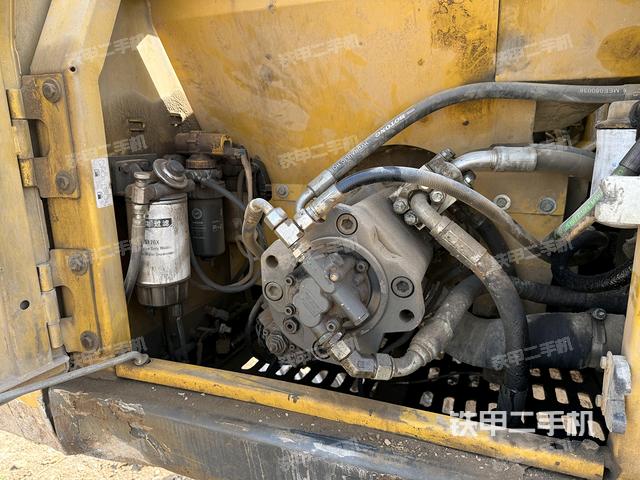 液壓泵艙室正面整體(整機(jī)外觀) 液壓泵艙室正面整體(整機(jī)外觀)