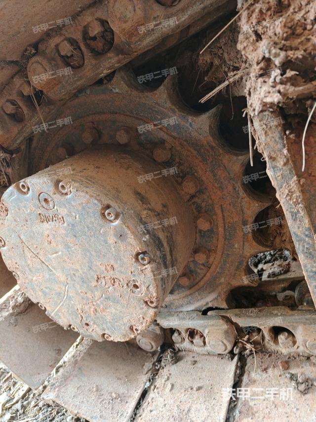 左驅(qū)動輪（行走機(jī)構(gòu)）