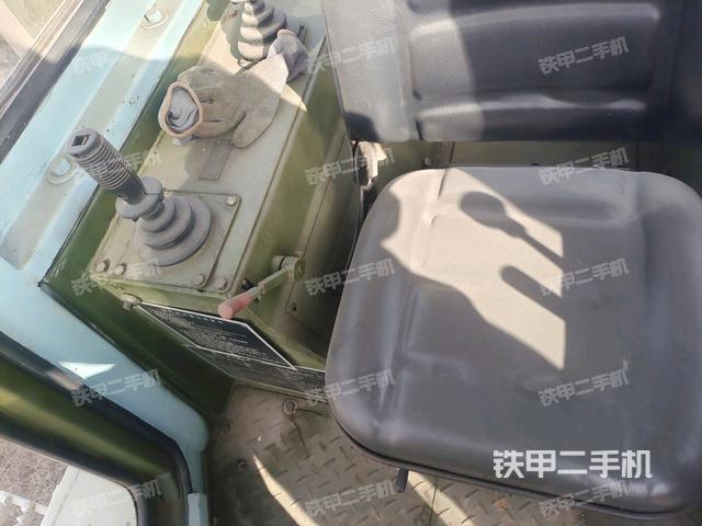 駕駛室內(nèi)部全景（推土機(jī)駕駛室）