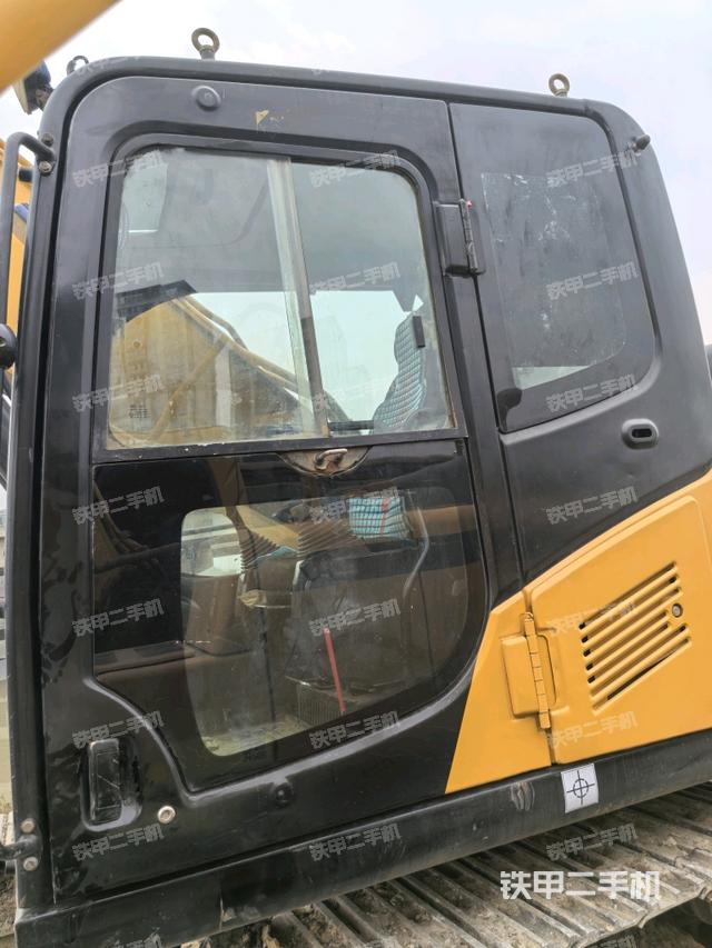 駕駛室正側(cè)（駕駛室部分）