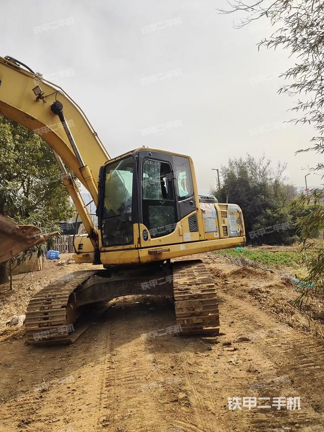 駕駛室整體(整機(jī)外觀) 駕駛室整體(整機(jī)外觀)