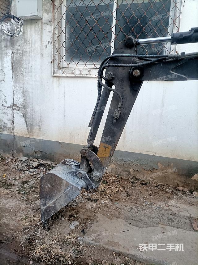 回轉(zhuǎn)馬達(dá)和主控閥（整機(jī)外觀）