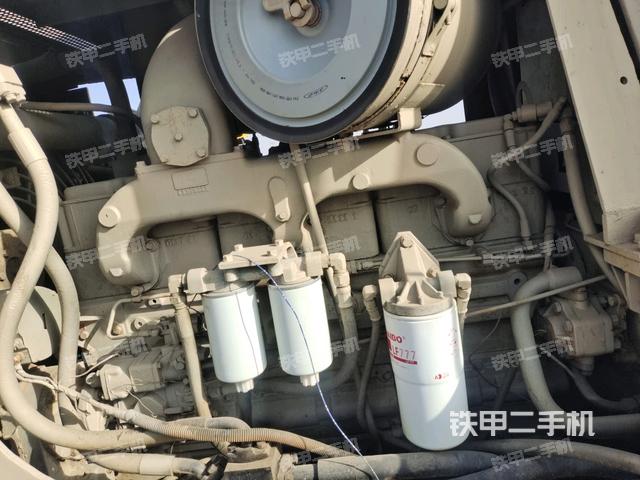 發(fā)動機(jī)左側(cè)全景（推土機(jī)發(fā)動機(jī)艙）