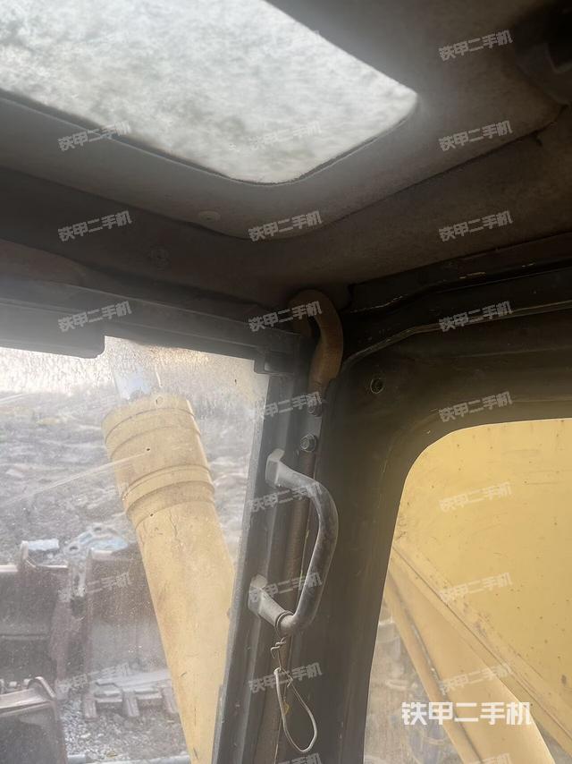 后窗玻璃角标（驾驶室部分）