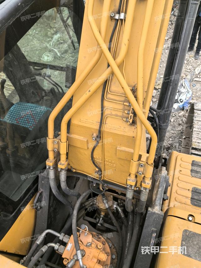 大臂背部俯視（工作和回轉(zhuǎn)裝置）