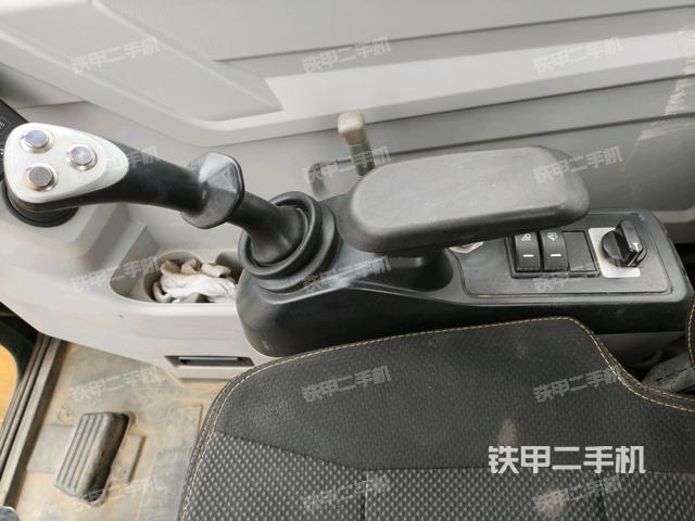 座椅左側(cè)控制臺(tái)/音響/含左手柄（駕駛室部分）