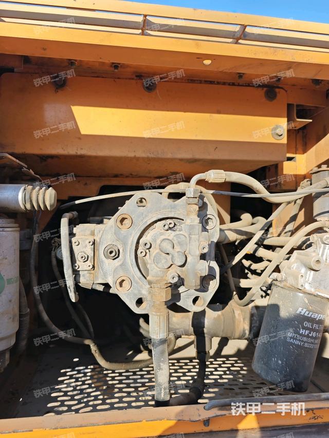 液壓泵艙室正面整體（整機(jī)外觀）