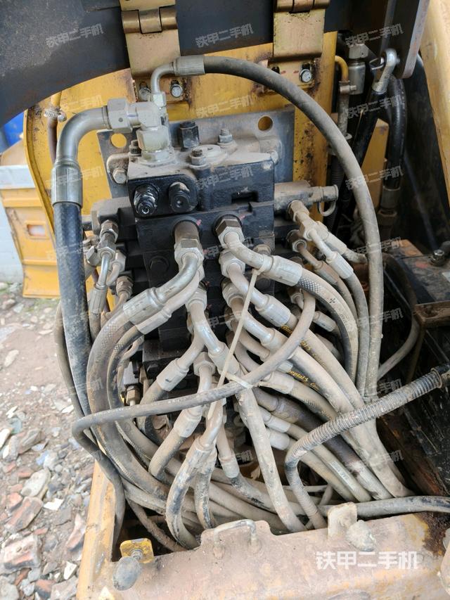 大臂根部?斜（工作和回轉(zhuǎn)裝置）