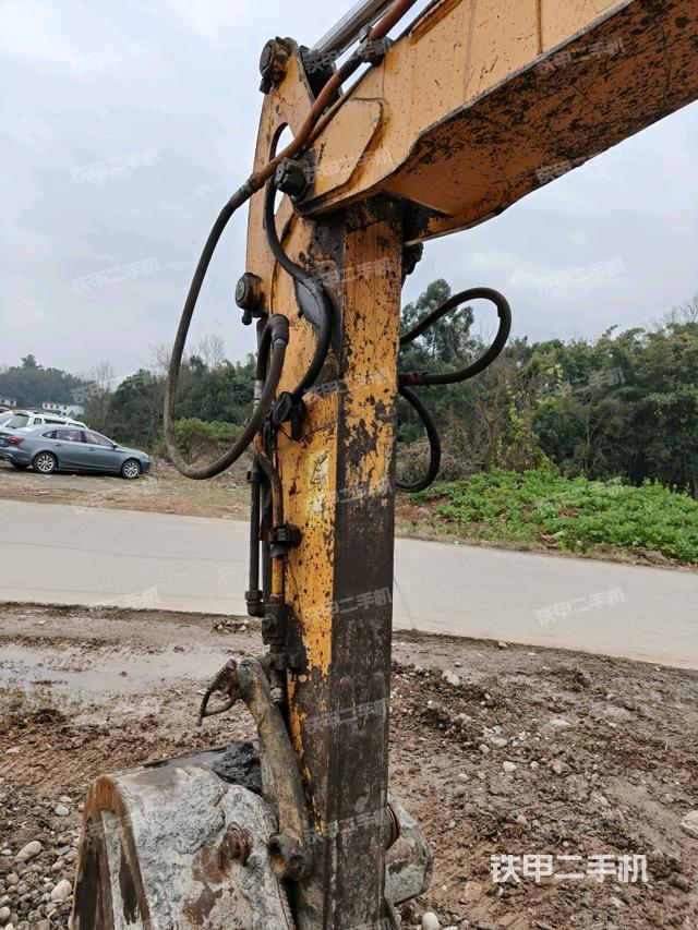 轉(zhuǎn)盤和下車架正前（工作和回轉(zhuǎn)裝置）