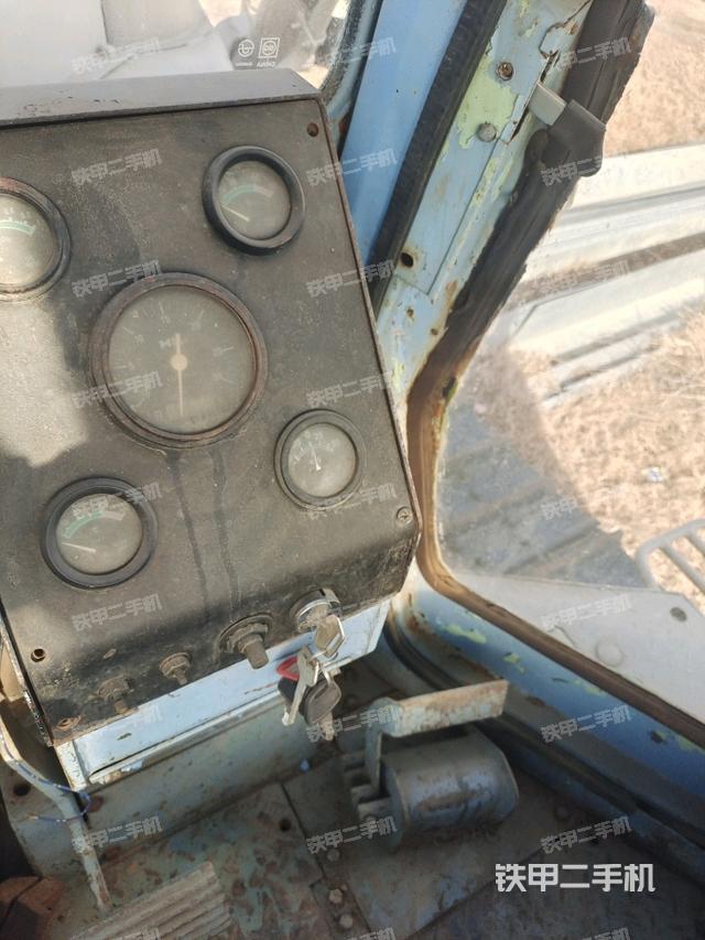 駕駛室內(nèi)部全景（推土機(jī)駕駛室）