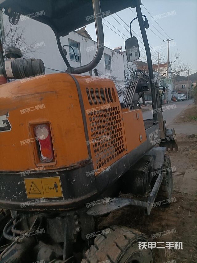 液壓泵艙室正面整體（整機(jī)外觀）