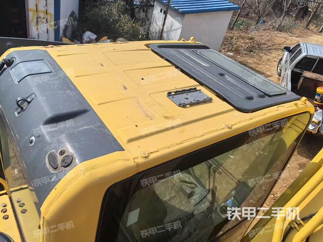 駕駛室頂部(整機外觀) 駕駛室頂部(整機外觀)