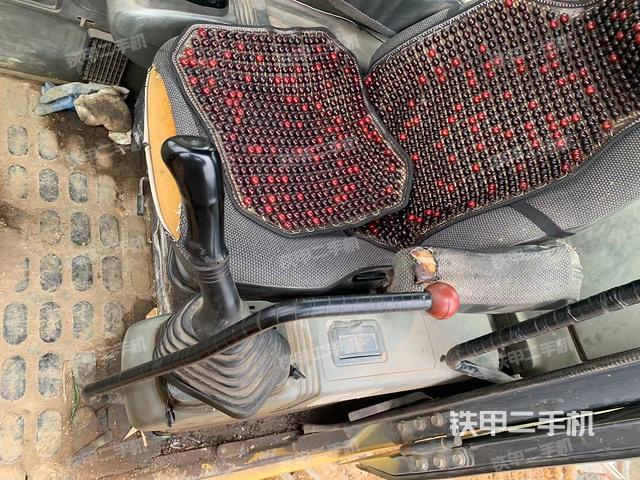 駕駛室整體(整機(jī)外觀) 駕駛室整體(整機(jī)外觀)