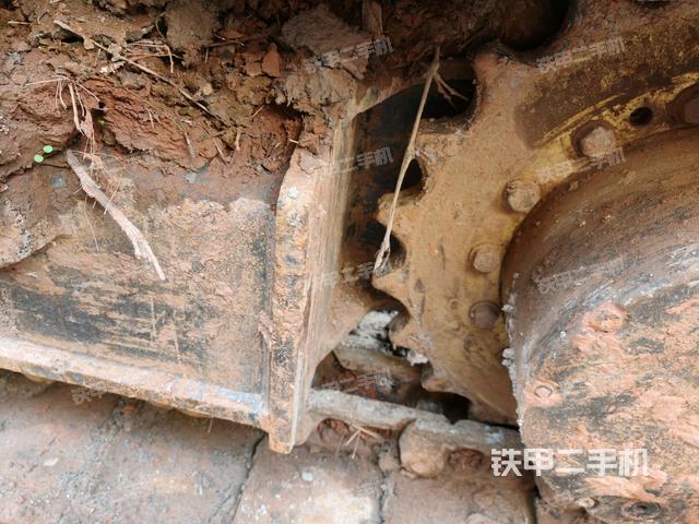 右驅(qū)動輪（行走機(jī)構(gòu)）