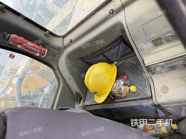 座椅右側(cè)控制臺/鑰匙門/油門/含右手柄(駕駛室部分) 座椅右側(cè)控制臺/鑰匙門/油門/含右手柄(駕駛室部分)