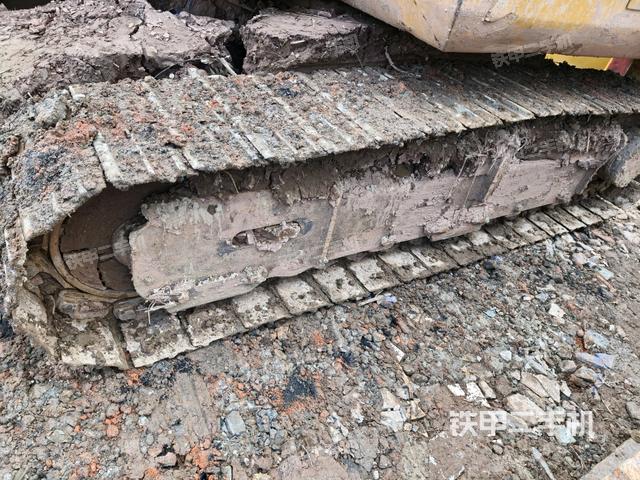 左驅(qū)動輪（行走機(jī)構(gòu)）