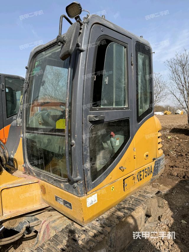 駕駛室整體（整機外觀）