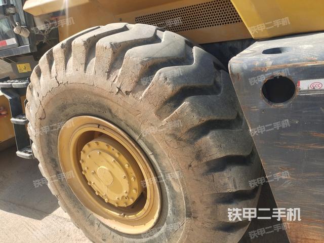 后輪右側(cè)全景（壓路機前后車架）