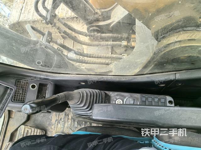 座椅右側(cè)控制臺(tái)/鑰匙門(mén)/油門(mén)/含右手柄（駕駛室部分）