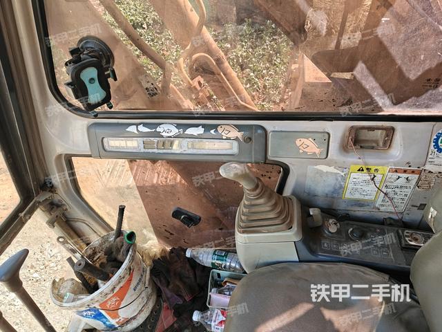 駕駛室左前45度（駕駛室部分）