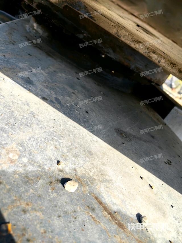 轉(zhuǎn)盤和下車架正前(工作和回轉(zhuǎn)裝置) 轉(zhuǎn)盤和下車架正前(工作和回轉(zhuǎn)裝置)