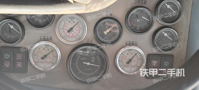 驾驶室操作台（设备外观及核心部件）