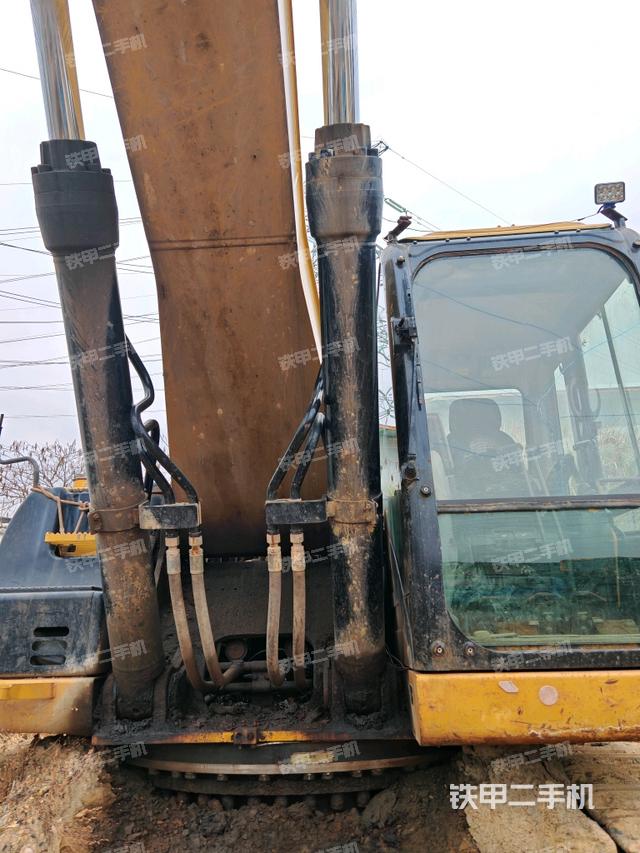 大臂油缸整體?豎拍（工作和回轉(zhuǎn)裝置）