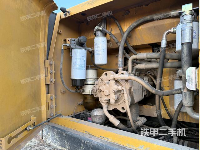 液壓泵艙室正面整體(整機(jī)外觀) 液壓泵艙室正面整體(整機(jī)外觀)