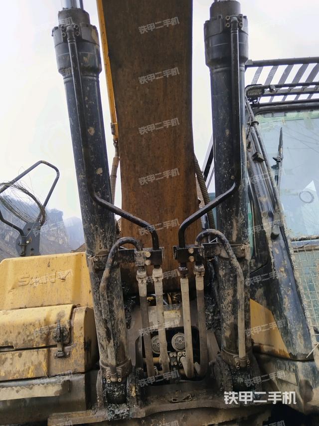 大臂油缸整體?豎拍（工作和回轉(zhuǎn)裝置）