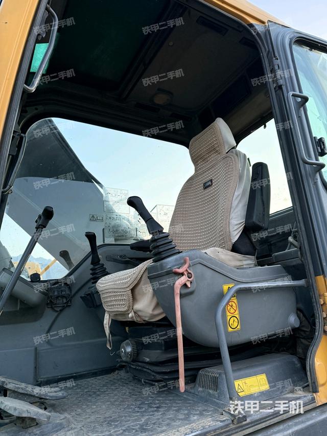 駕駛室整體（整機(jī)外觀）