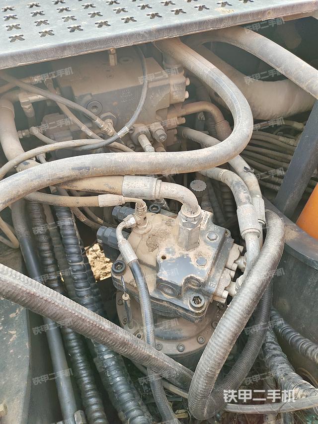 回轉(zhuǎn)馬達(dá)和主控閥(整機(jī)外觀) 回轉(zhuǎn)馬達(dá)和主控閥(整機(jī)外觀)