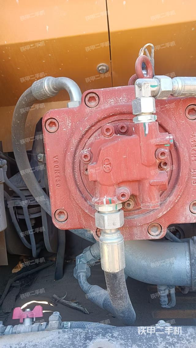 液壓泵艙室正面整體（整機(jī)外觀）