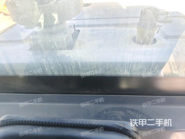 駕駛室內(nèi)座椅、儀表操作手柄全景（壓路機駕駛室）