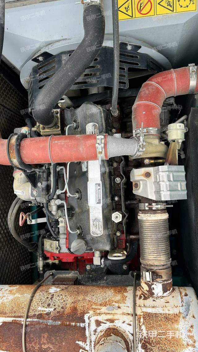 發(fā)動(dòng)機(jī)室（上車部件）