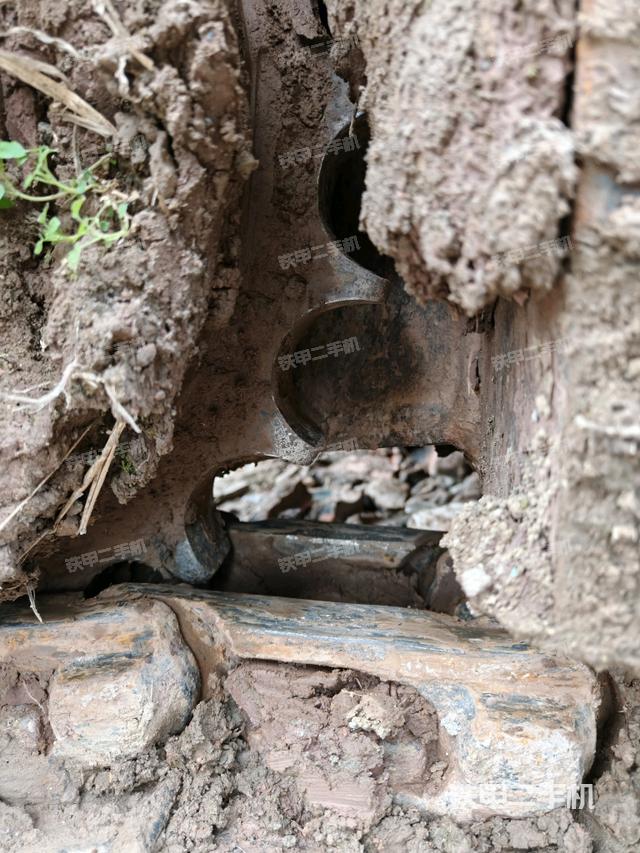 右側(cè)履帶整體?（行走機(jī)構(gòu)）